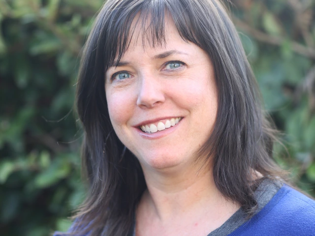 Julie Armin Headshot